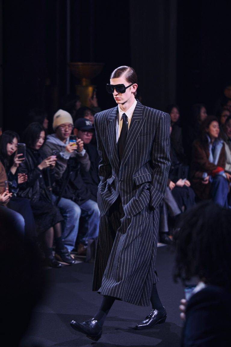 Juun.J Makes a Statement at Chaillot with a Fierce Collection