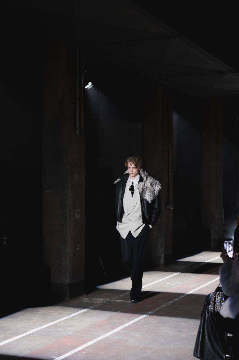 Paris envahi par les Aliens chics de Louis Gabriel Nouchi