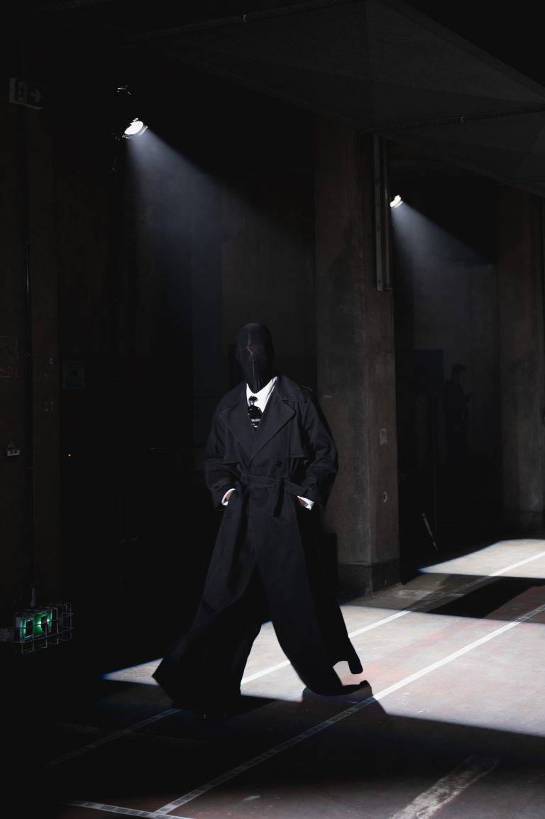 Paris envahi par les Aliens chics de Louis Gabriel Nouchi