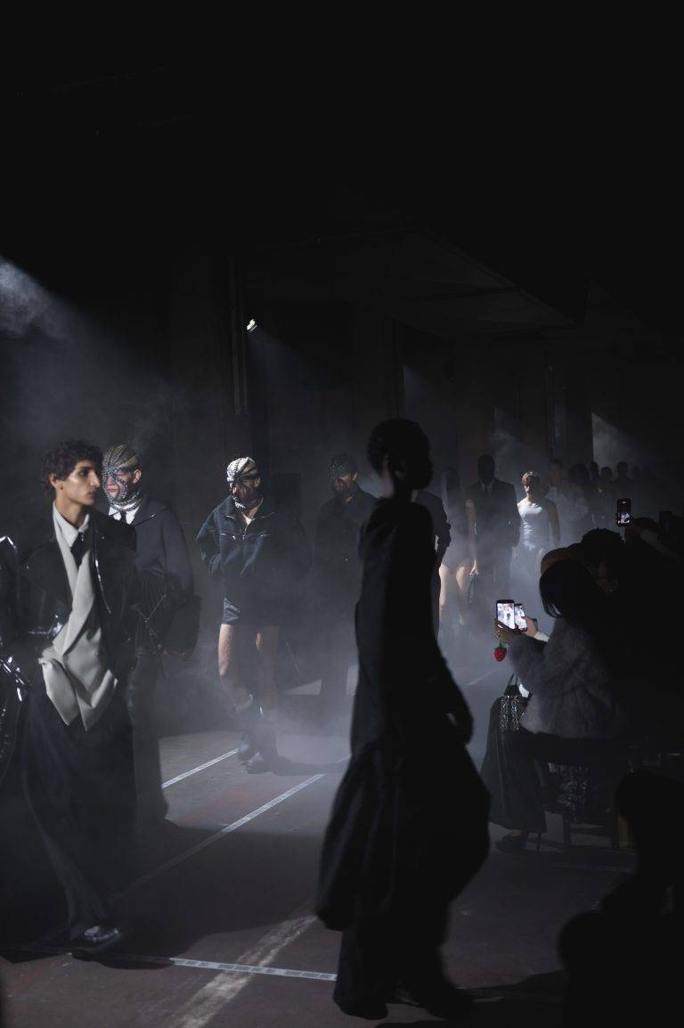 Paris envahi par les Aliens chics de Louis Gabriel Nouchi