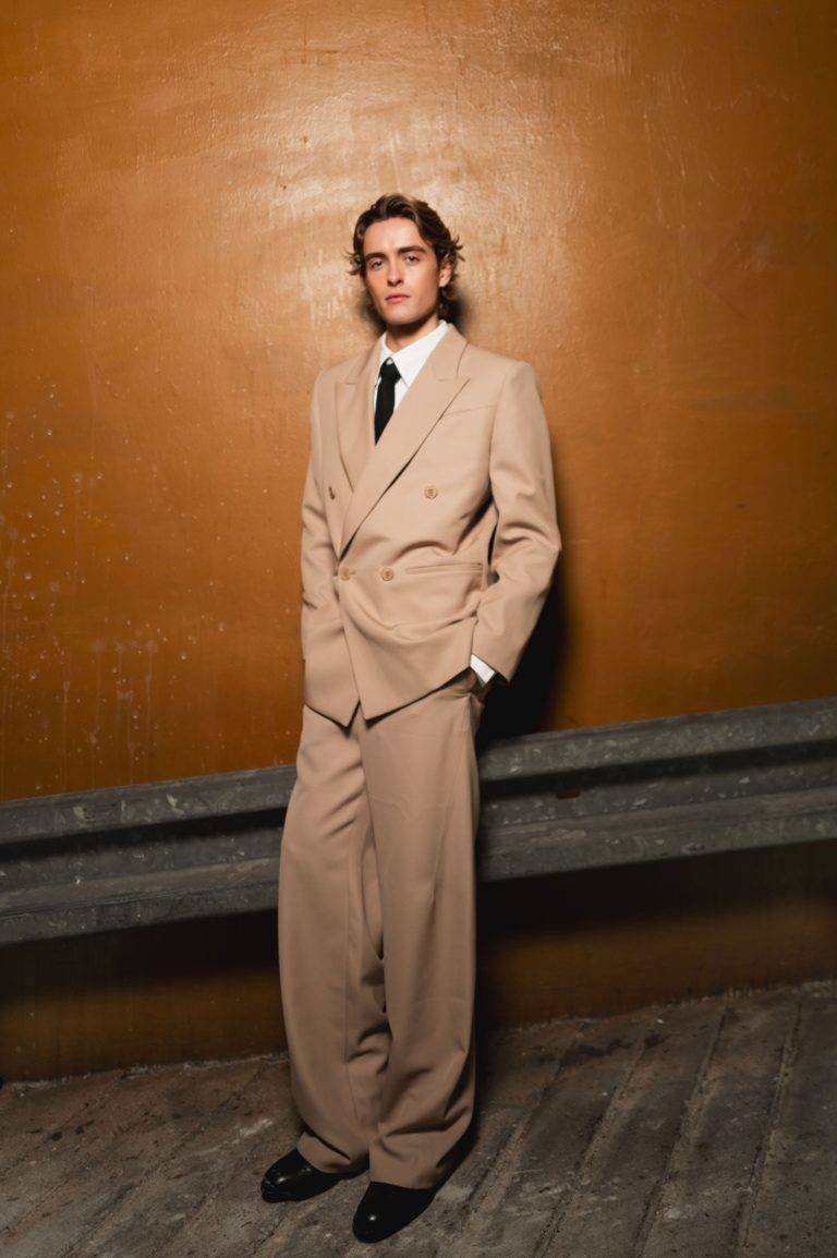  - Paris envahi par les Aliens chics de Louis Gabriel Nouchi