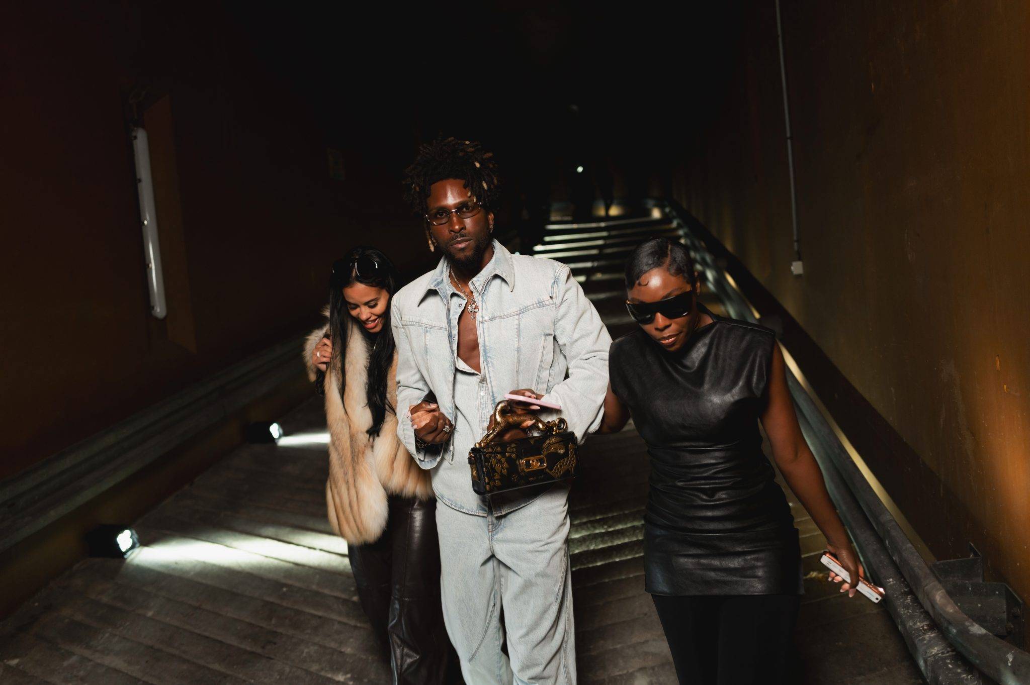  - Paris envahi par les Aliens chics de Louis Gabriel Nouchi