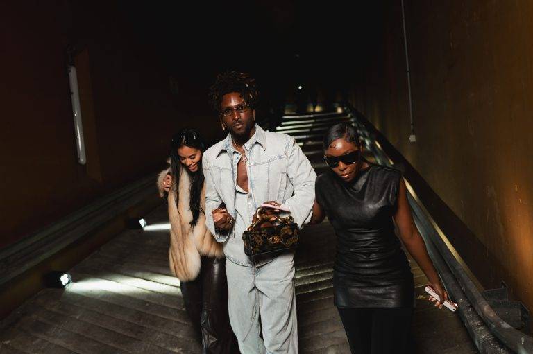  - Paris envahi par les Aliens chics de Louis Gabriel Nouchi