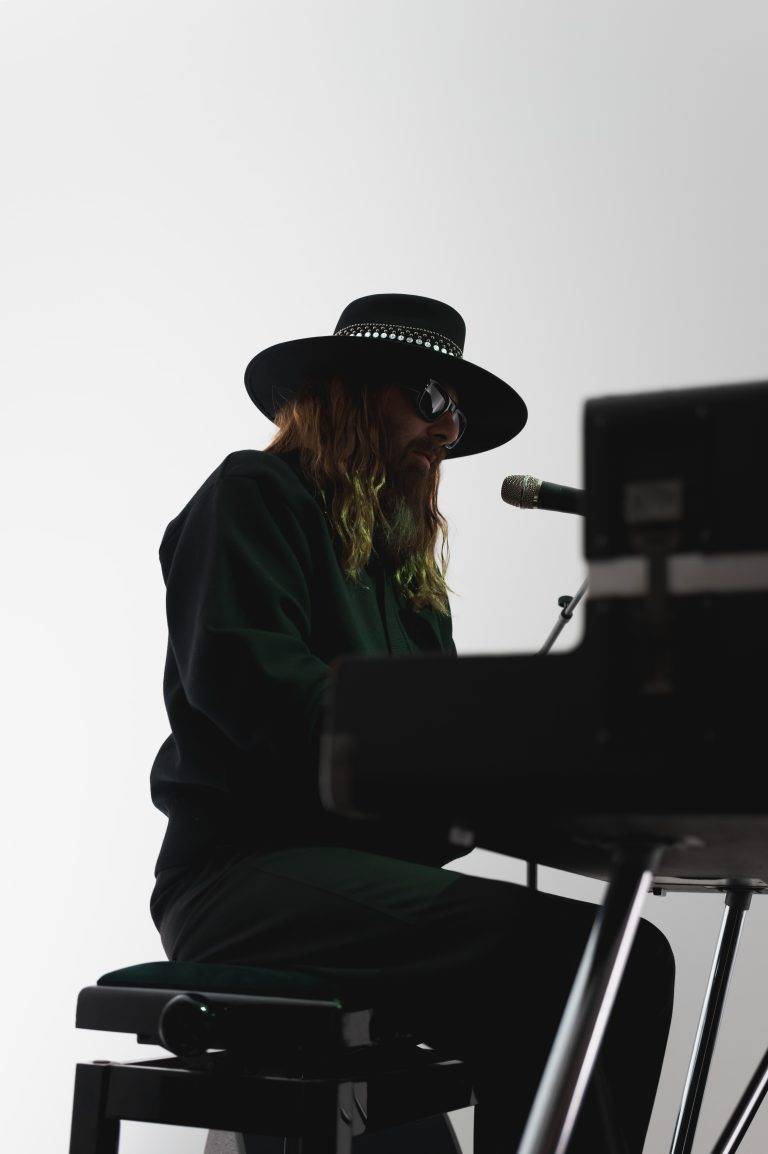  - Kathia St. Hilaire et Sébastien Tellier s’emparent de Perrotin Paris