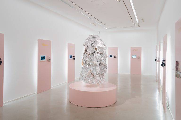 Kathia St. Hilaire et Sébastien Tellier s’emparent de Perrotin Paris