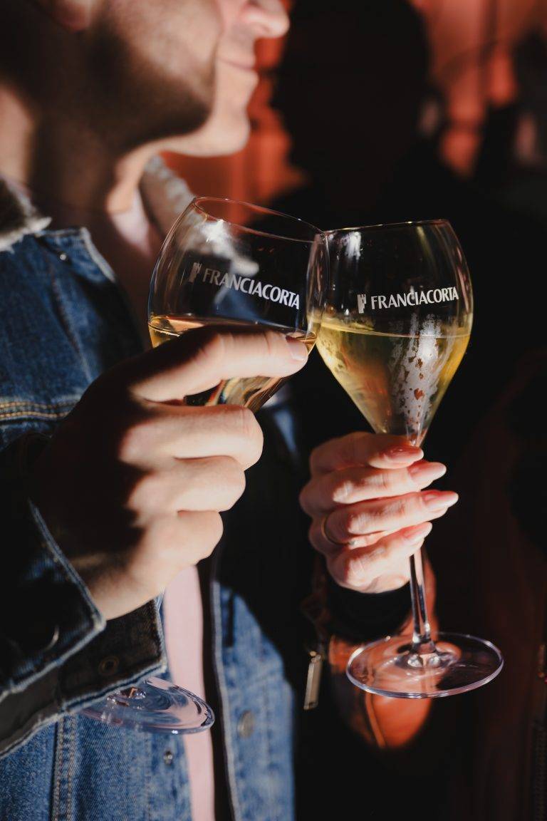 Milano, moda uomo e potere gentile: il via alla Fashion Week 2026