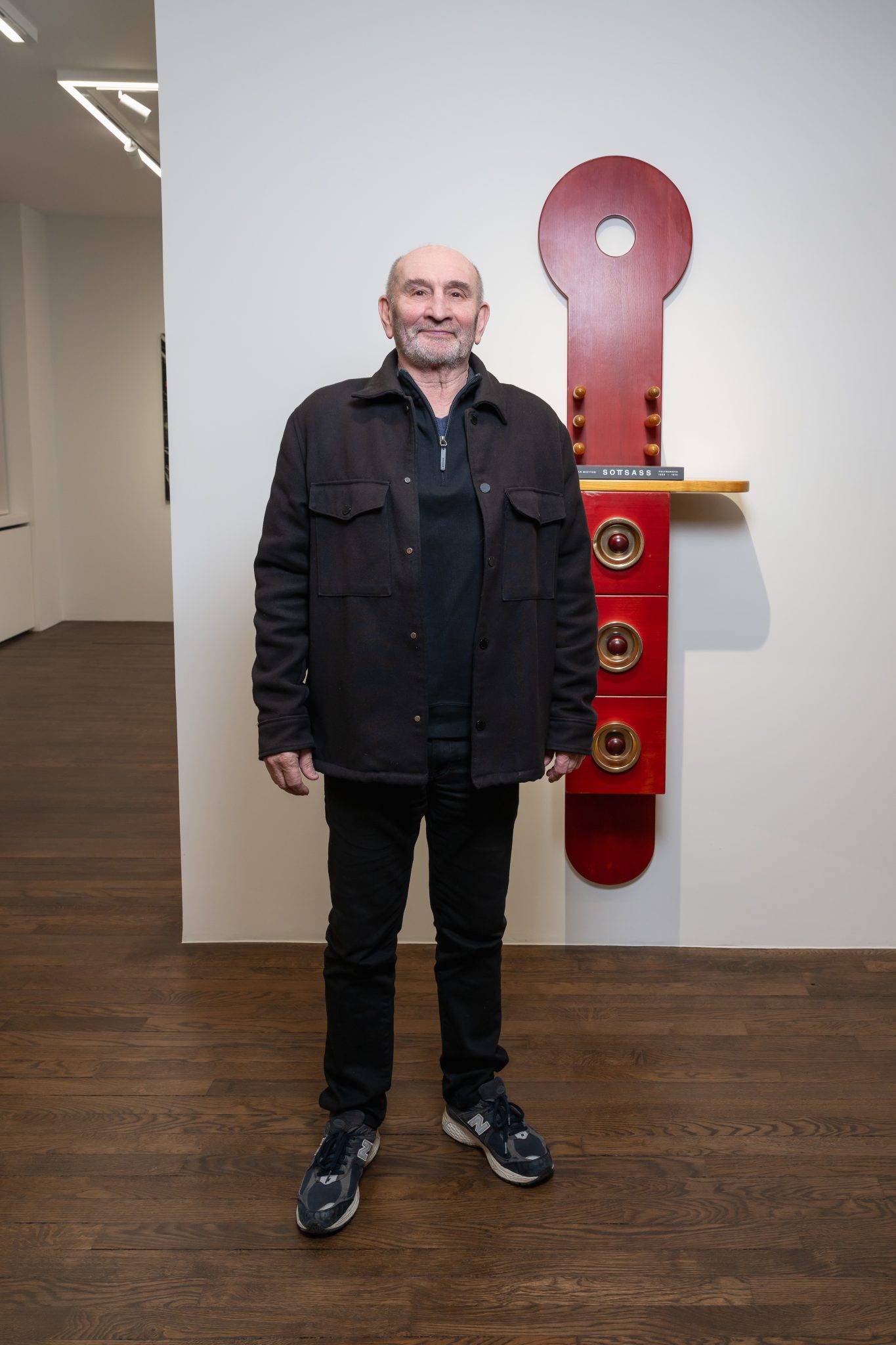  - La galerie Mitterrand regroupe les oeuvres de Sottsass et Warhol dans une exposition événement