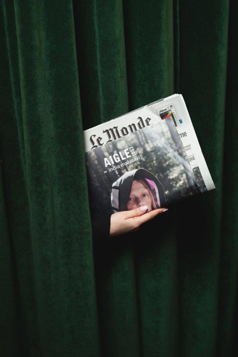 Entre élégance urbaine et fonctionnalité : la nouvelle collaboration d’Aigle et India Mahdavi