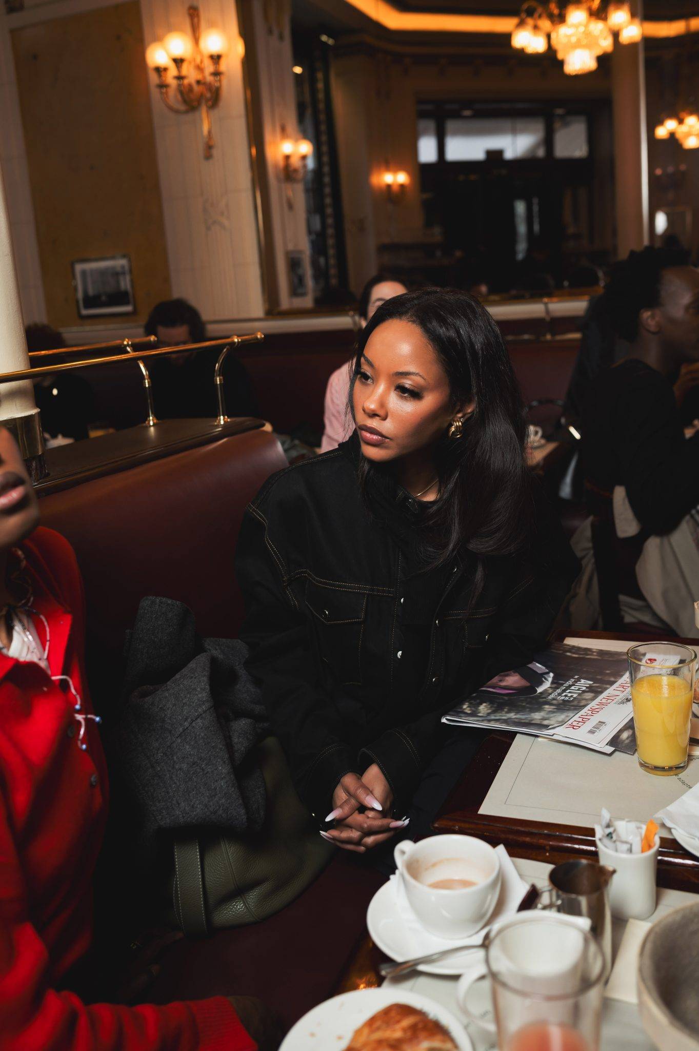  - Entre élégance urbaine et fonctionnalité : la nouvelle collaboration d’Aigle et India Mahdavi