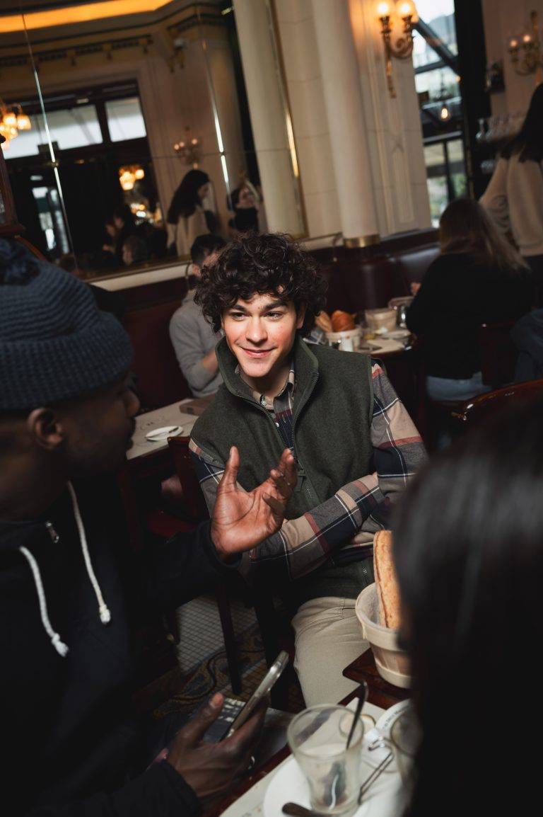  - Entre élégance urbaine et fonctionnalité : la nouvelle collaboration d’Aigle et India Mahdavi