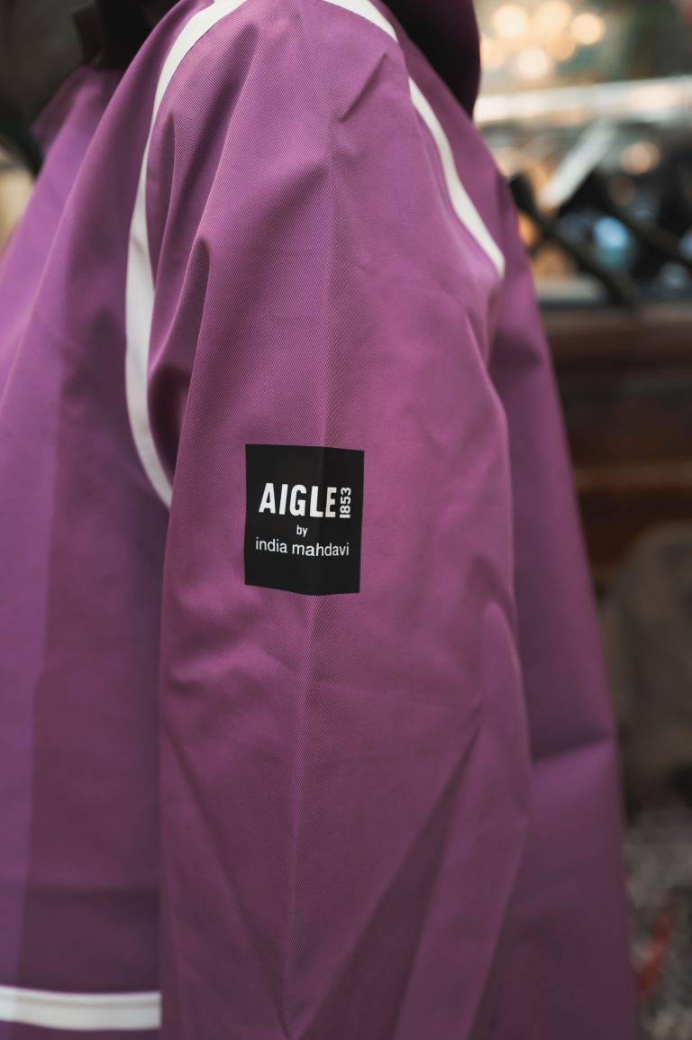 Entre élégance urbaine et fonctionnalité : la nouvelle collaboration d’Aigle et India Mahdavi