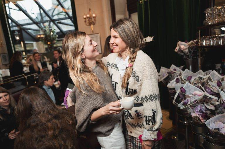  - Entre élégance urbaine et fonctionnalité : la nouvelle collaboration d’Aigle et India Mahdavi