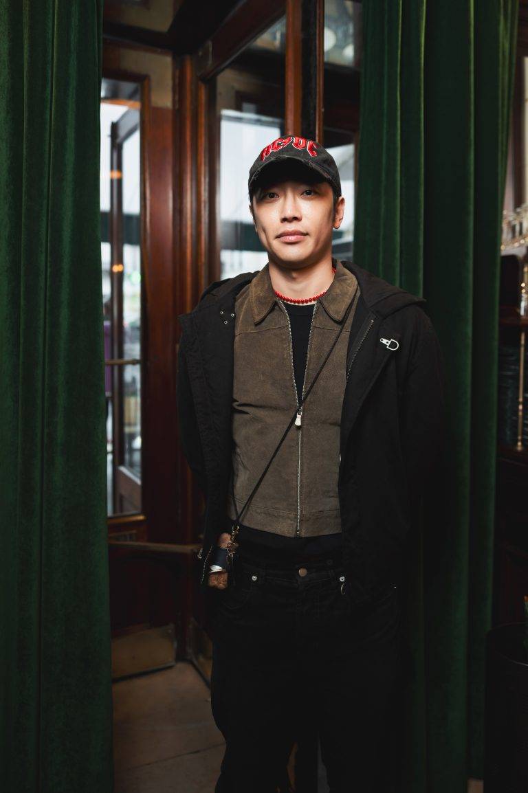  - Entre élégance urbaine et fonctionnalité : la nouvelle collaboration d’Aigle et India Mahdavi