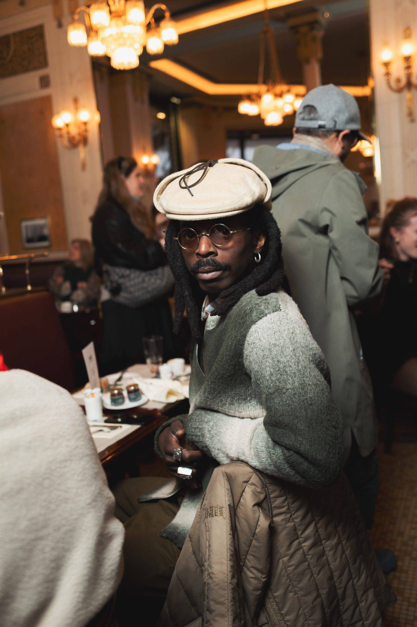  - Entre élégance urbaine et fonctionnalité : la nouvelle collaboration d’Aigle et India Mahdavi