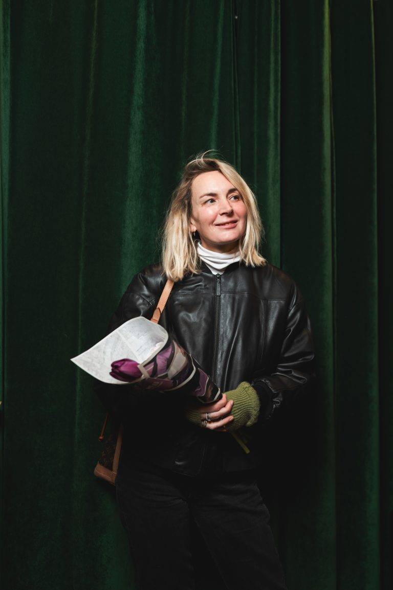  - Entre élégance urbaine et fonctionnalité : la nouvelle collaboration d’Aigle et India Mahdavi