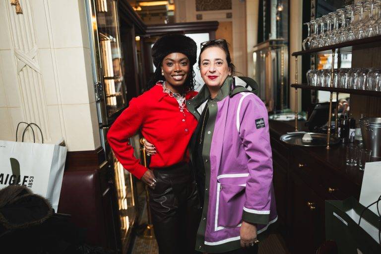  - Entre élégance urbaine et fonctionnalité : la nouvelle collaboration d’Aigle et India Mahdavi