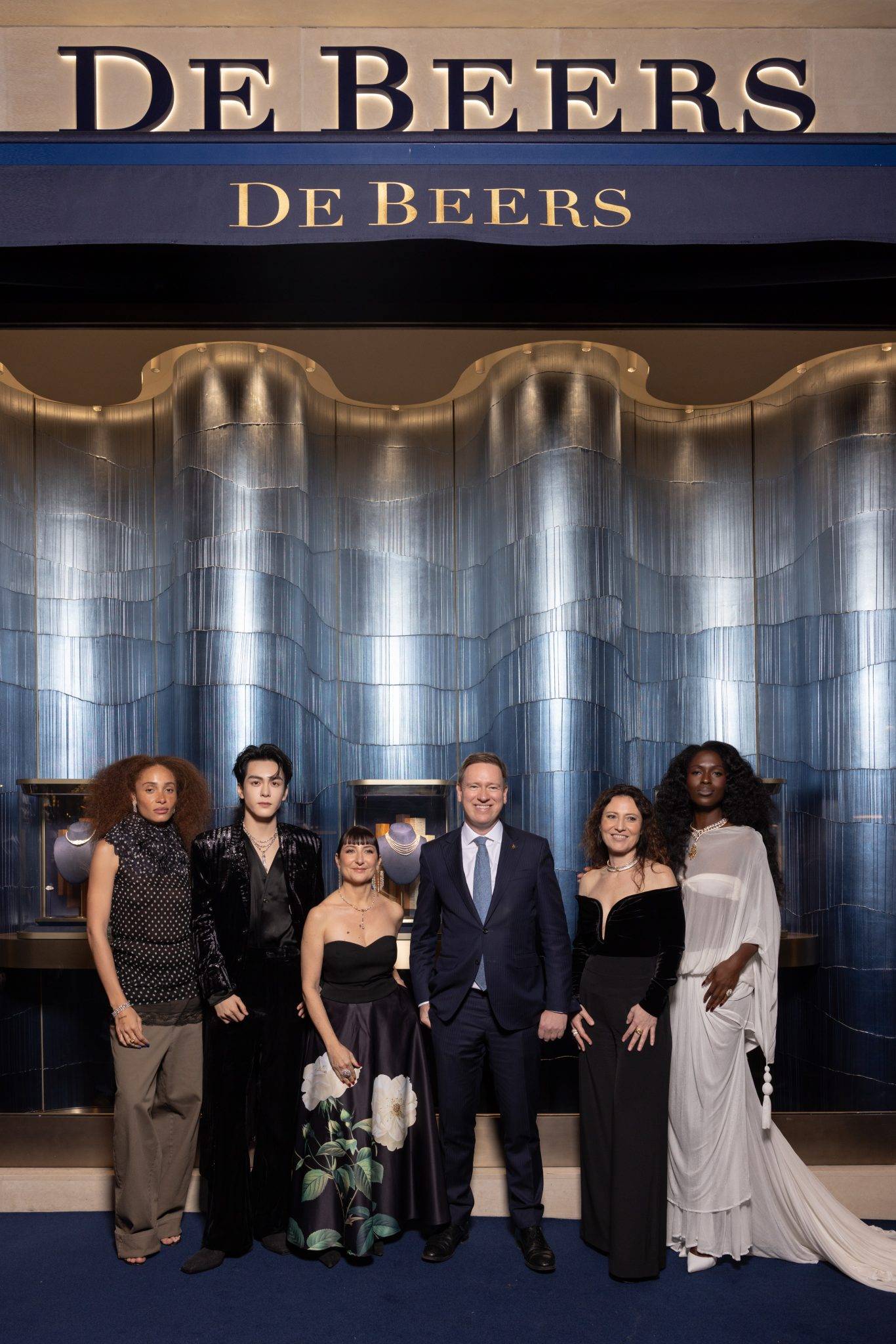  - De Beers Inaugurates its New Flagship Store on Rue de la Paix