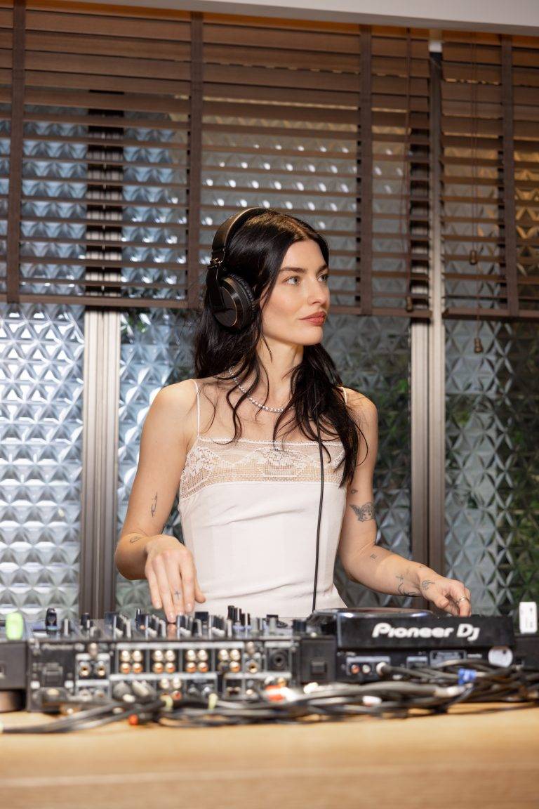  - De Beers Inaugurates its New Flagship Store on Rue de la Paix