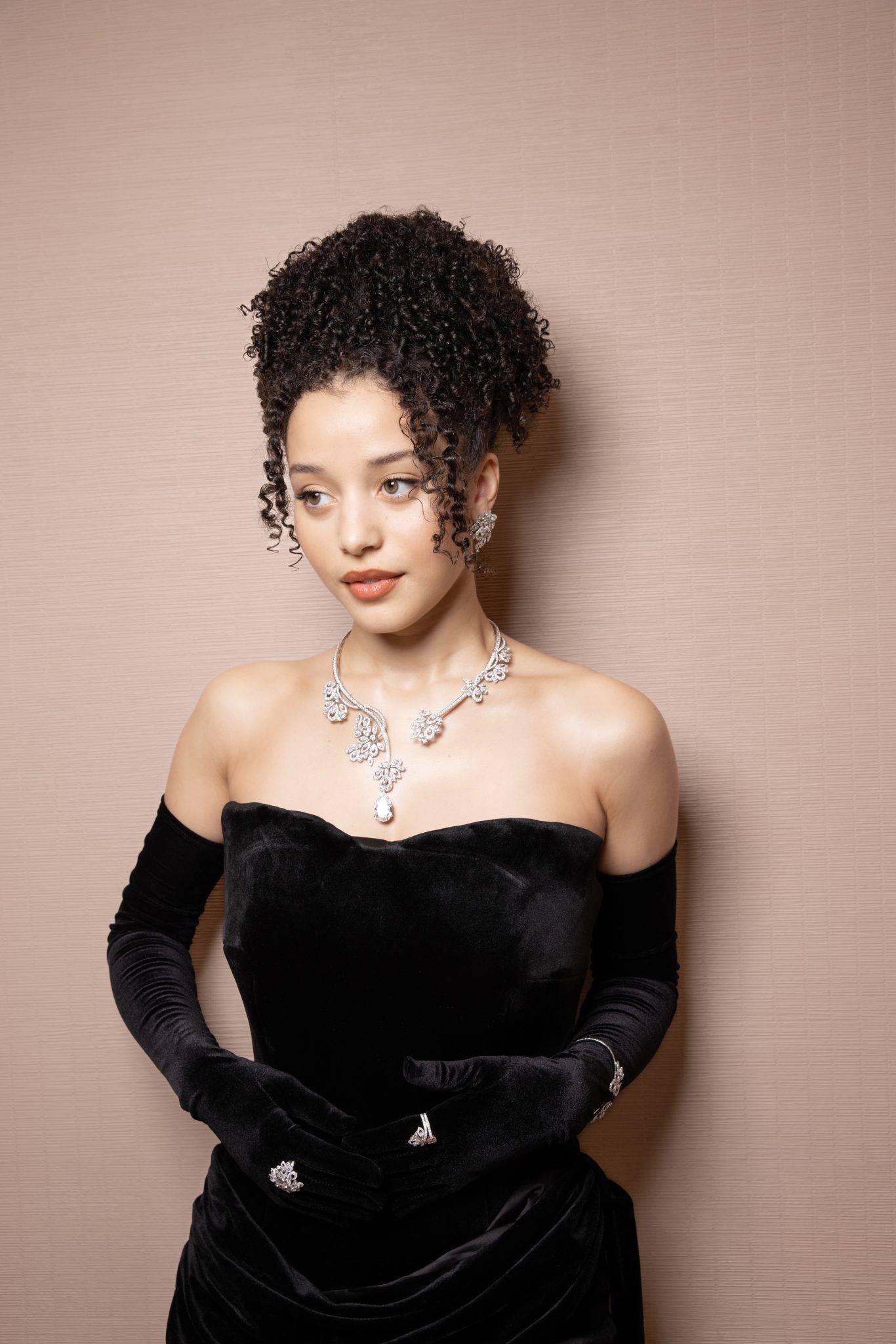  - De Beers Inaugurates its New Flagship Store on Rue de la Paix