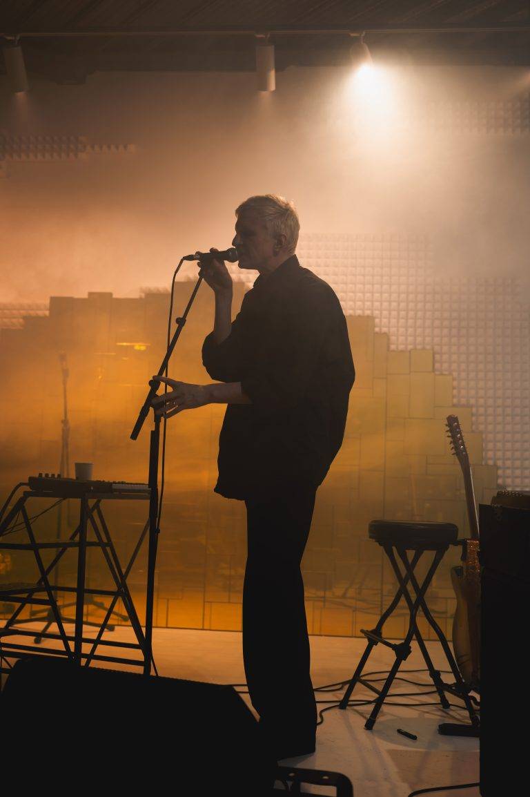  - At the Marché Dauphine, the Futuro Show Ends on a High Note with Jay-Jay Johanson