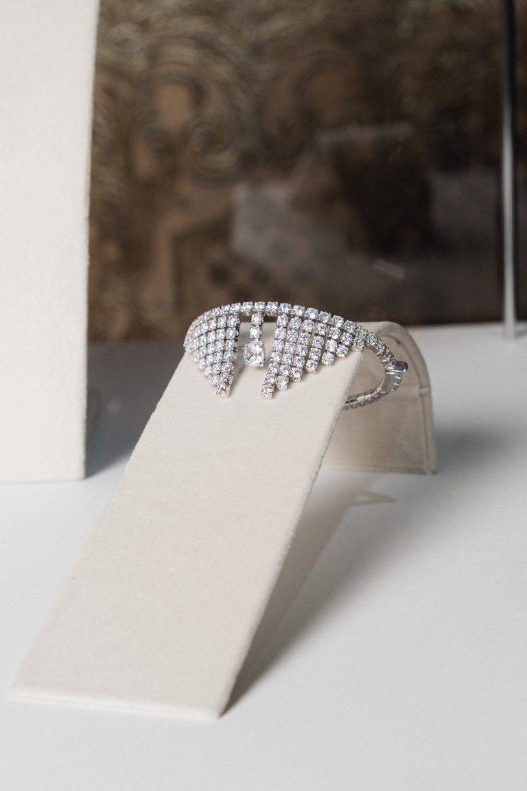 Garatti sublime l’artisanat italien avec ses précieux diamants verts