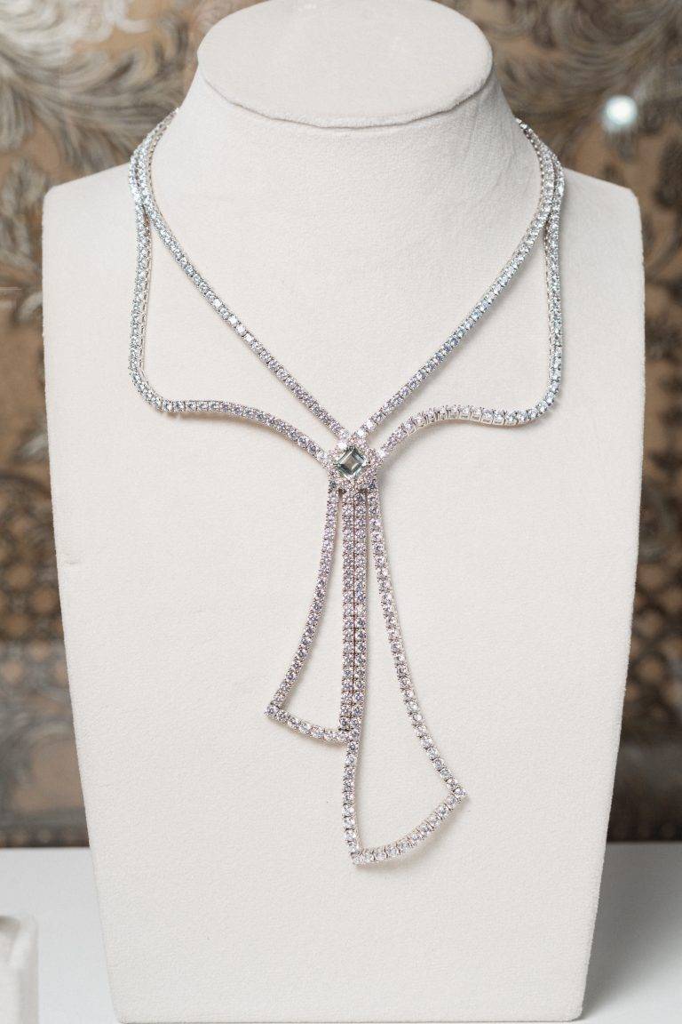 Garatti sublime l’artisanat italien avec ses précieux diamants verts