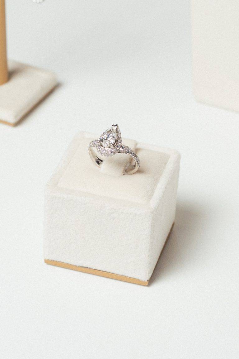 Garatti sublime l’artisanat italien avec ses précieux diamants verts