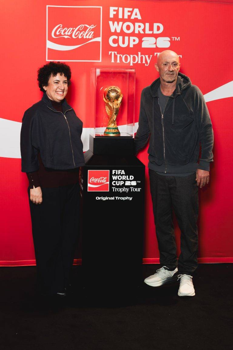  - Coca-Cola fait triompher la coupe sur les Champs-Elysées