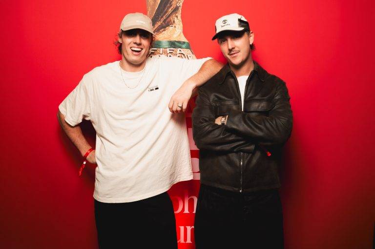  - Coca-Cola fait triompher la coupe sur les Champs-Elysées