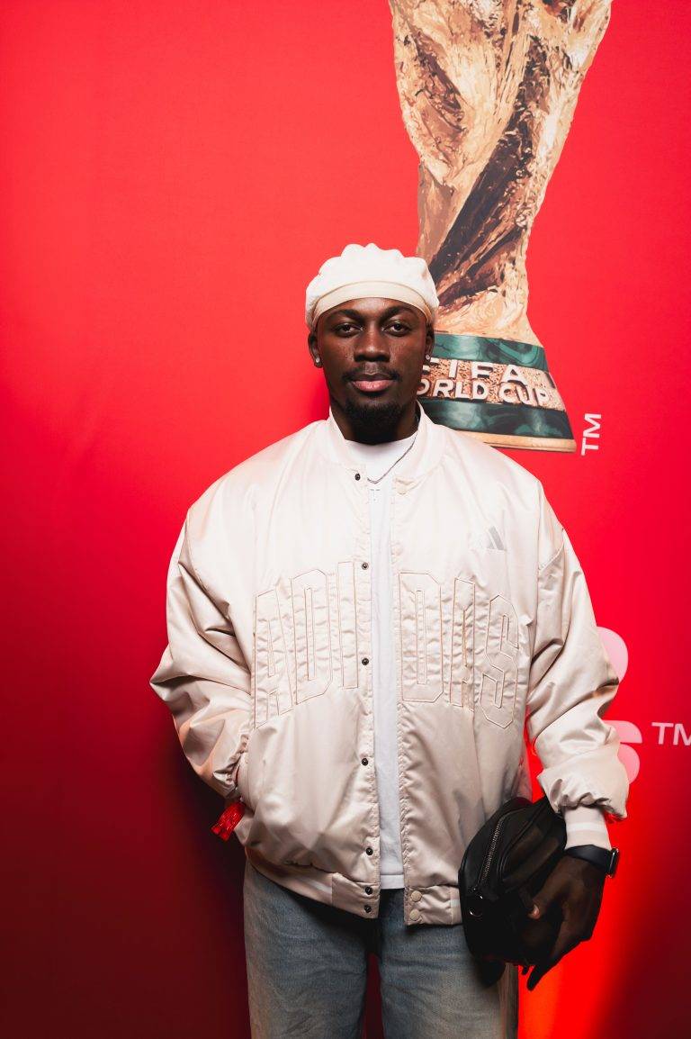  - Coca-Cola fait triompher la coupe sur les Champs-Elysées