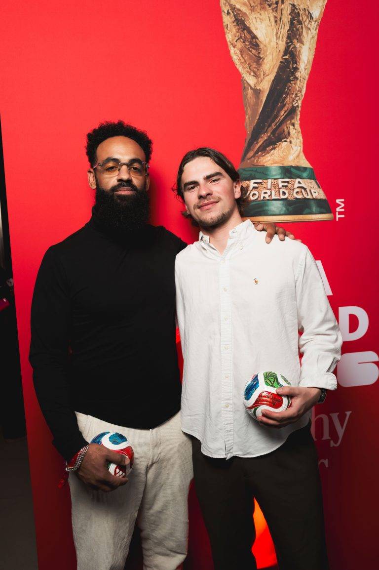  - Coca-Cola fait triompher la coupe sur les Champs-Elysées