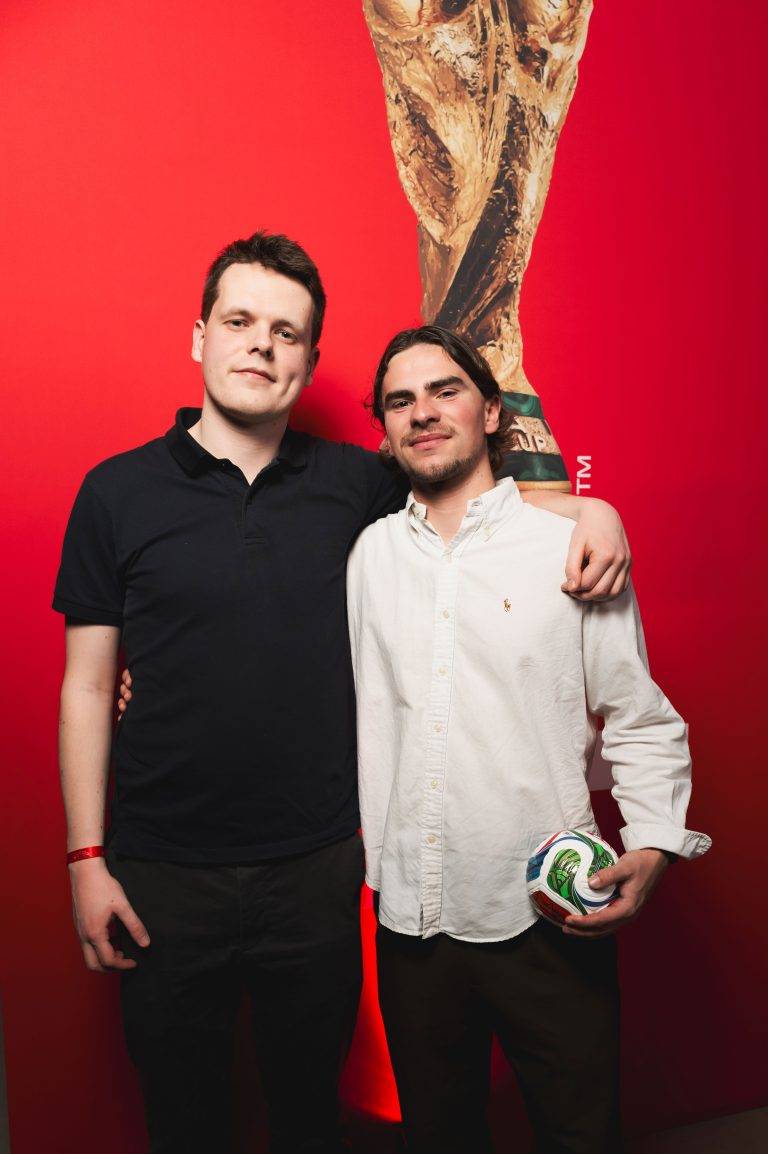  - Coca-Cola fait triompher la coupe sur les Champs-Elysées