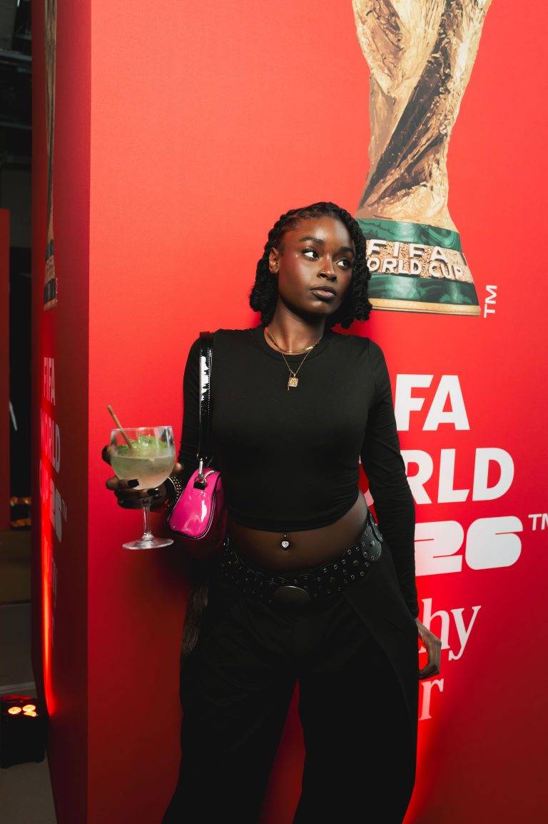  - Coca-Cola fait triompher la coupe sur les Champs-Elysées