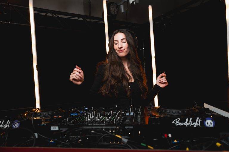  - Coca-Cola fait triompher la coupe sur les Champs-Elysées