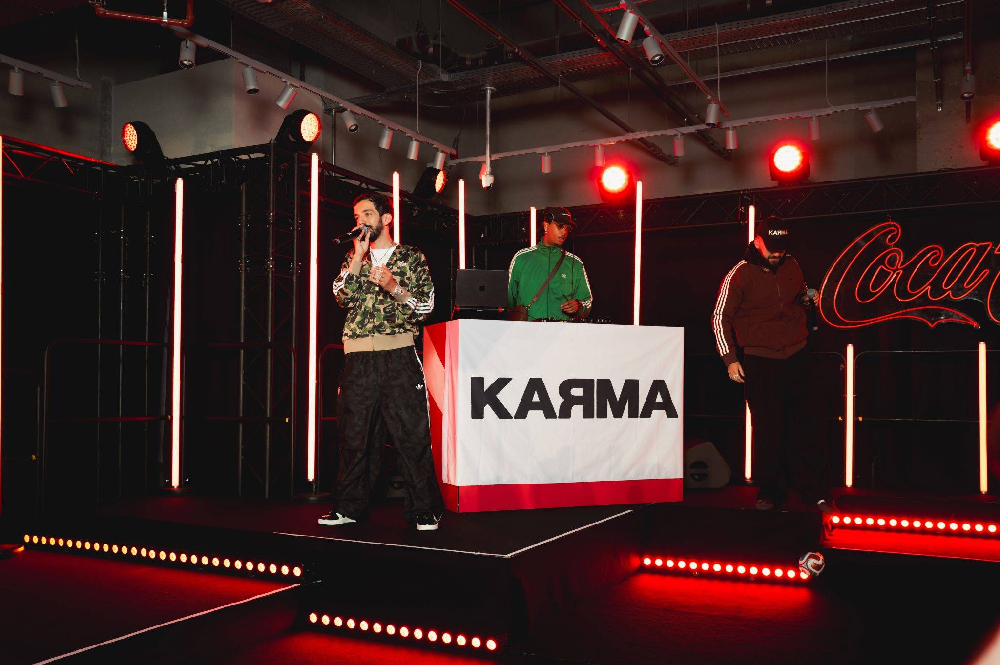 - Coca-Cola fait triompher la coupe sur les Champs-Elysées