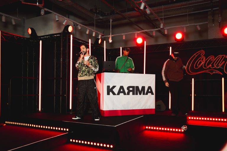  - Coca-Cola fait triompher la coupe sur les Champs-Elysées