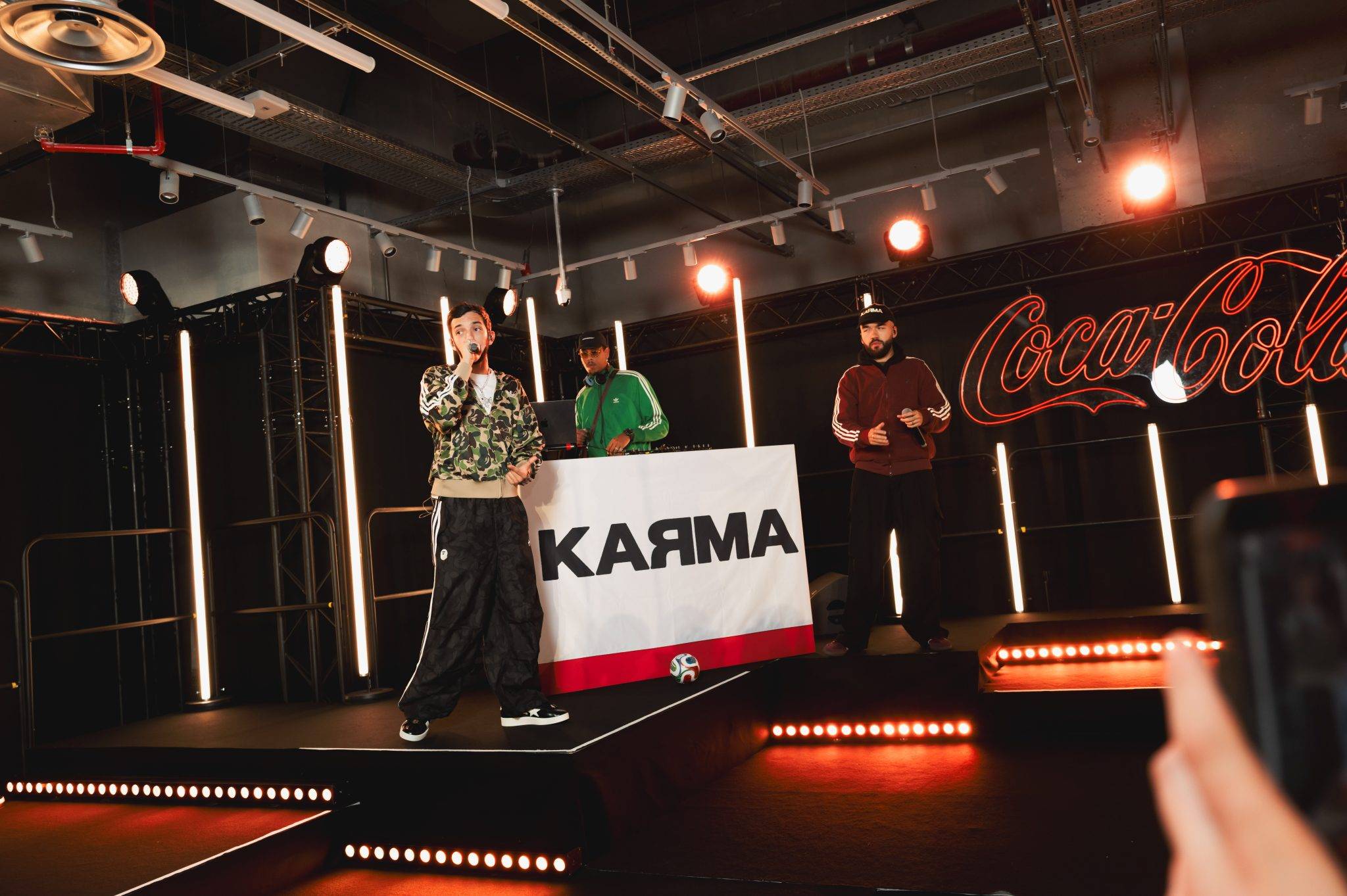  - Coca-Cola fait triompher la coupe sur les Champs-Elysées