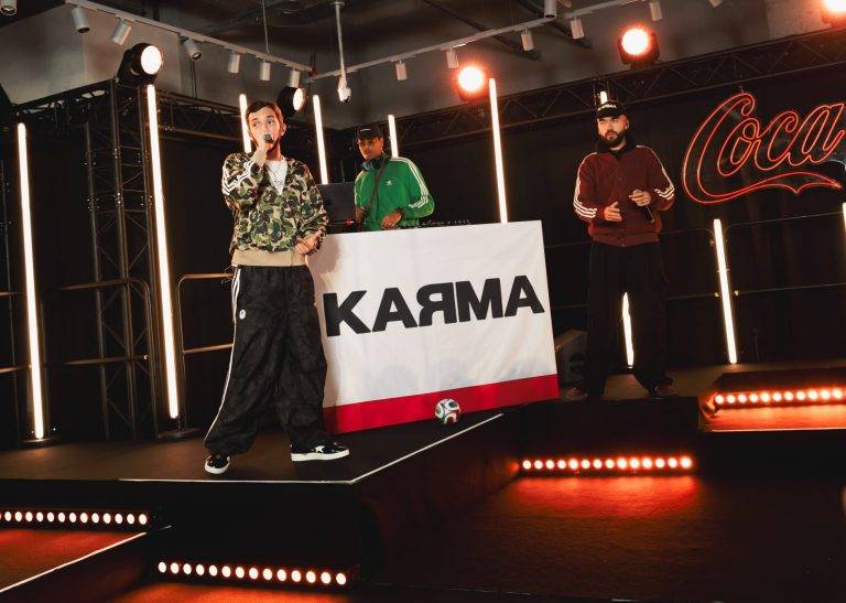  - Coca-Cola fait triompher la coupe sur les Champs-Elysées