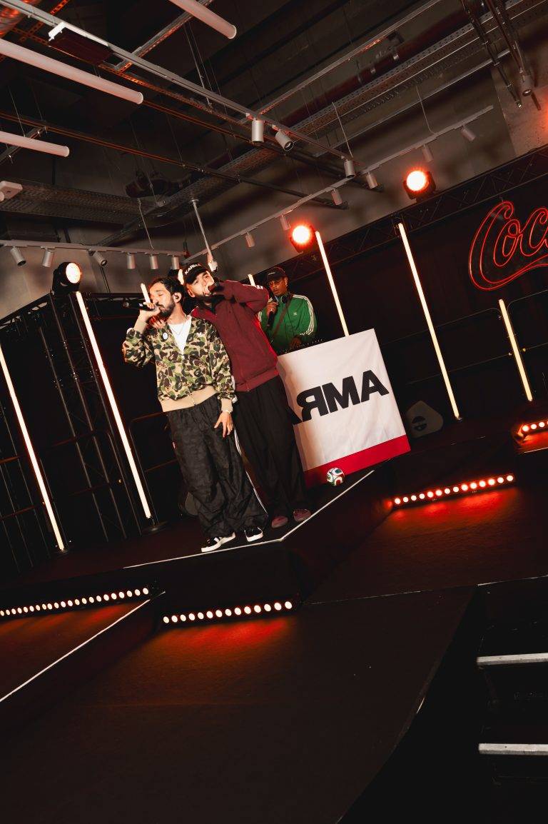  - Coca-Cola fait triompher la coupe sur les Champs-Elysées