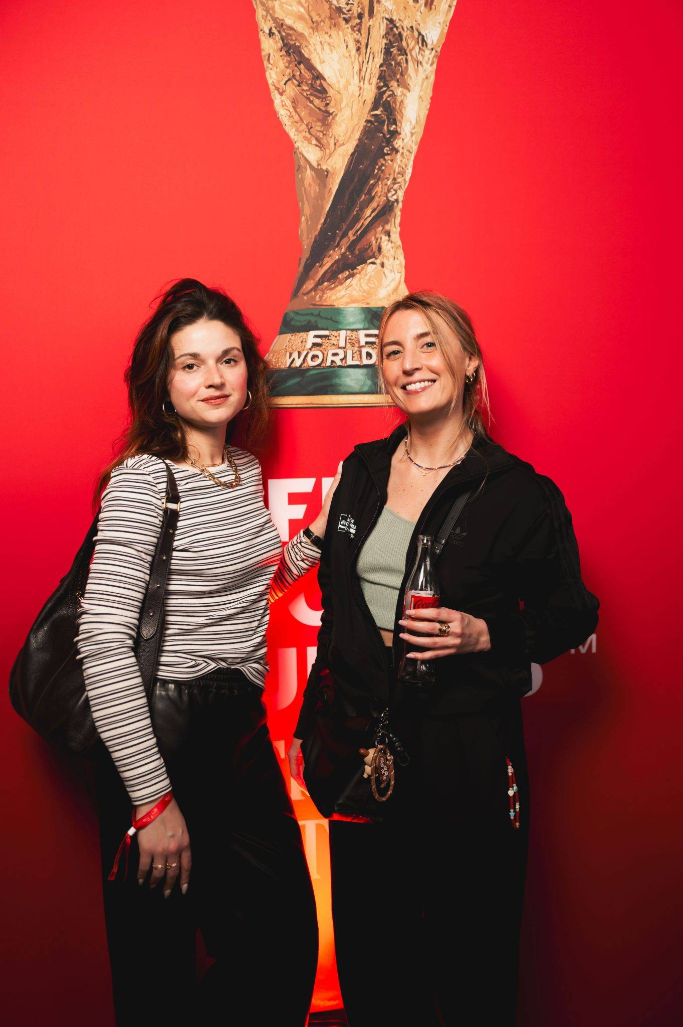  - Coca-Cola fait triompher la coupe sur les Champs-Elysées