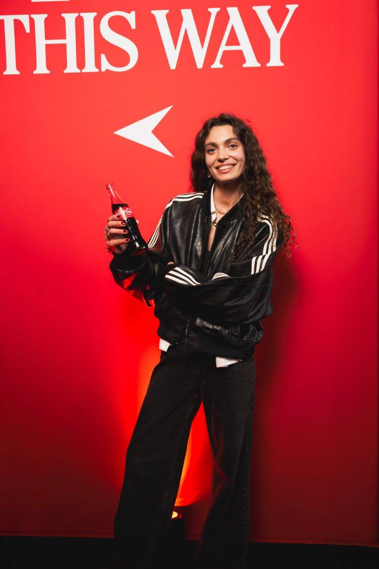  - Coca-Cola fait triompher la coupe sur les Champs-Elysées