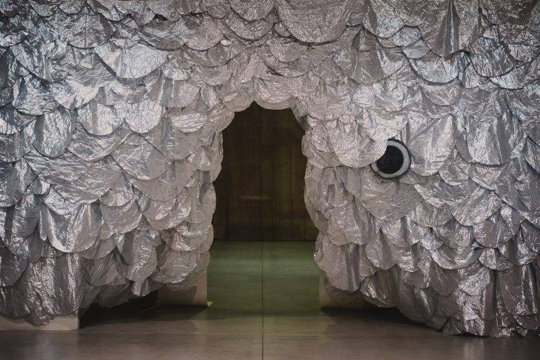 “Rebecca” by Benni Bosetto: When Pirelli HangarBicocca Becomes Body and Home